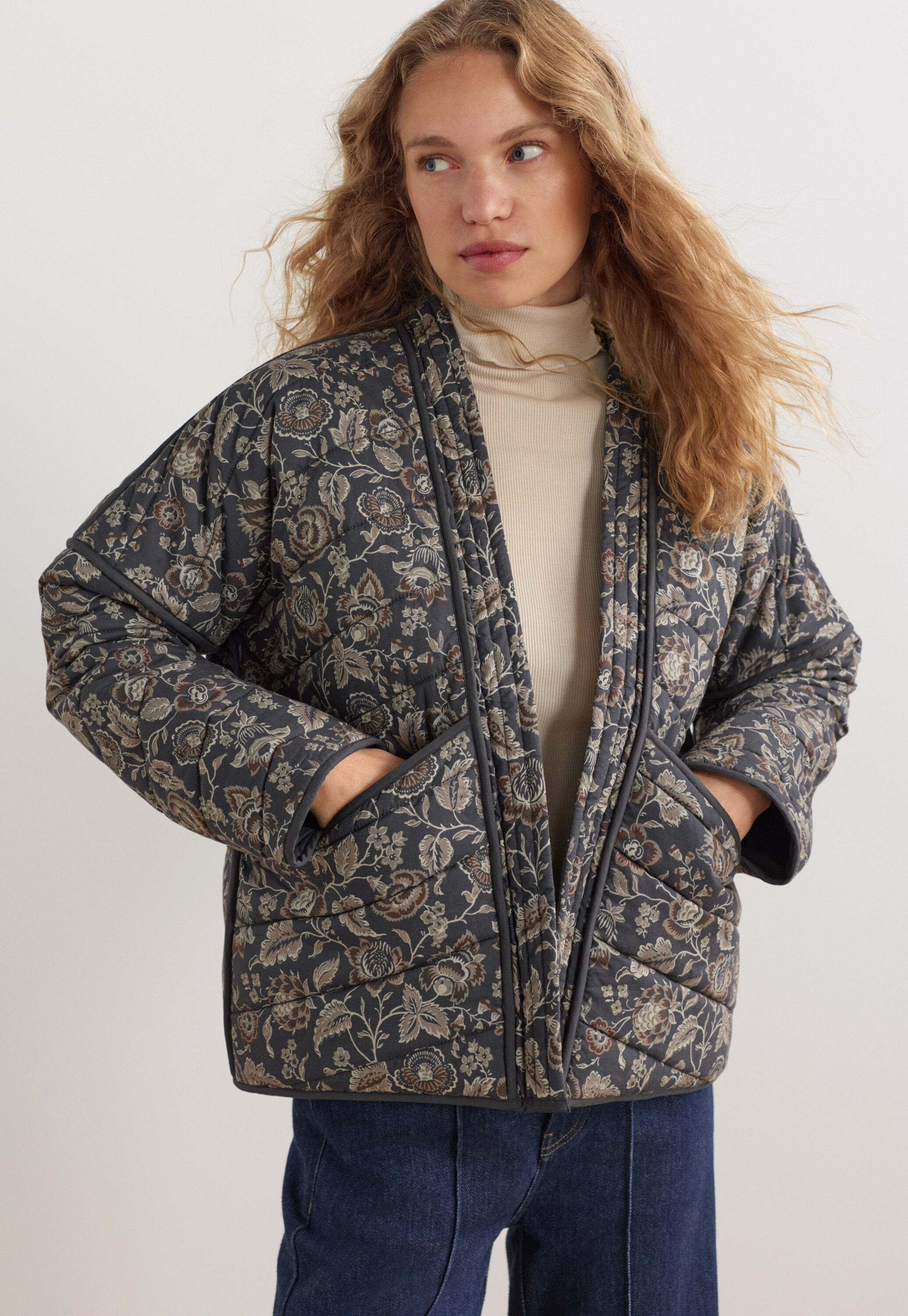 Gesteppte Jacke mit Print, Kohlschwarz/Nerz, large