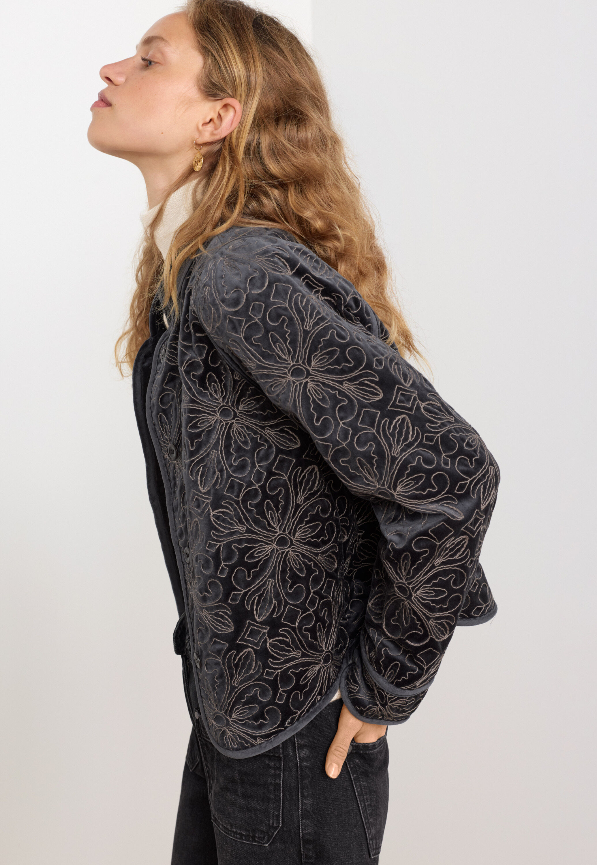 Bestickte Samtjacke, Kohlschwarz, large