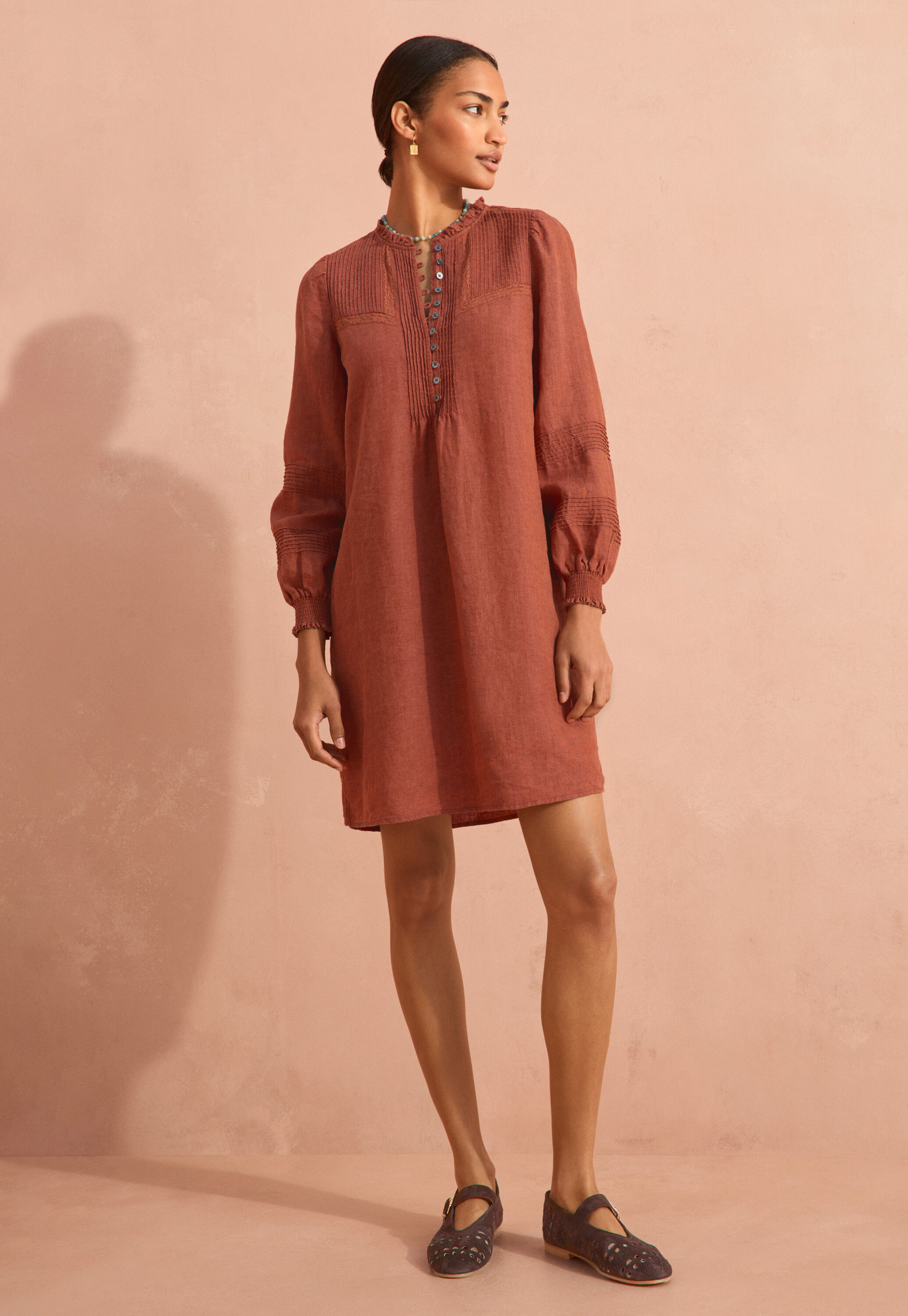 Kleid mit Biesen